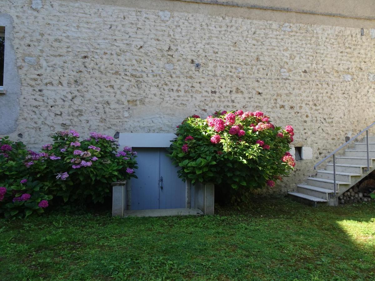 Apartmán Moulin De Ringere Quincay Exteriér fotografie